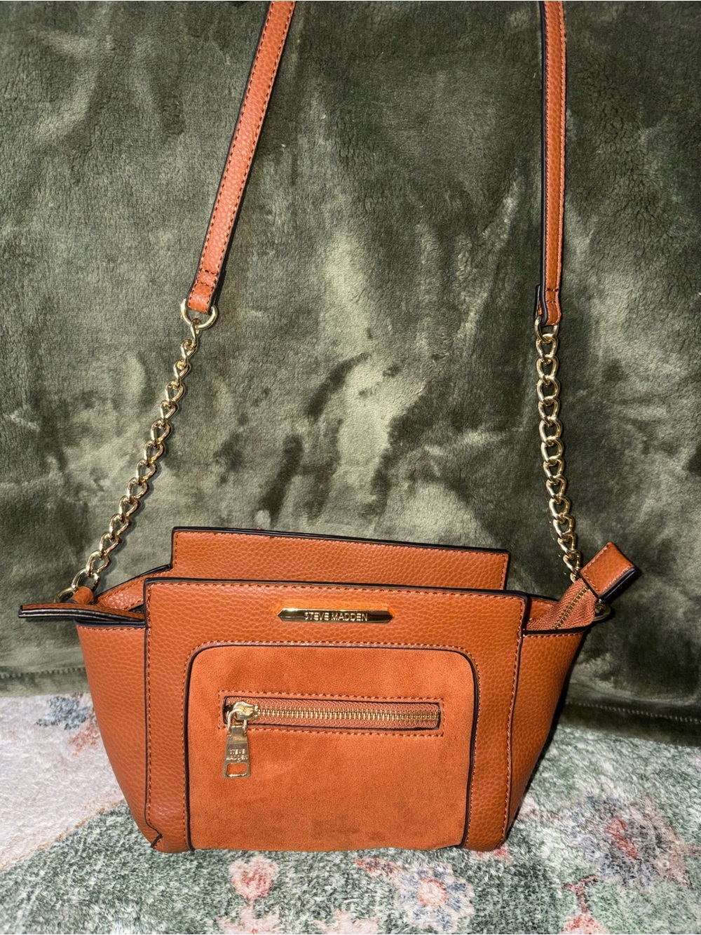 Steve Madden Rust-Tan Crossbody Bag with Gold Chain Strap